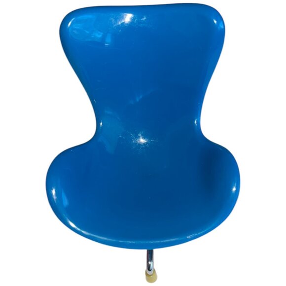 Set of 2 Doll Chairs Pink & Blue Plastic Furniture for Fashion Dolls or Display - Picture 3 of 9